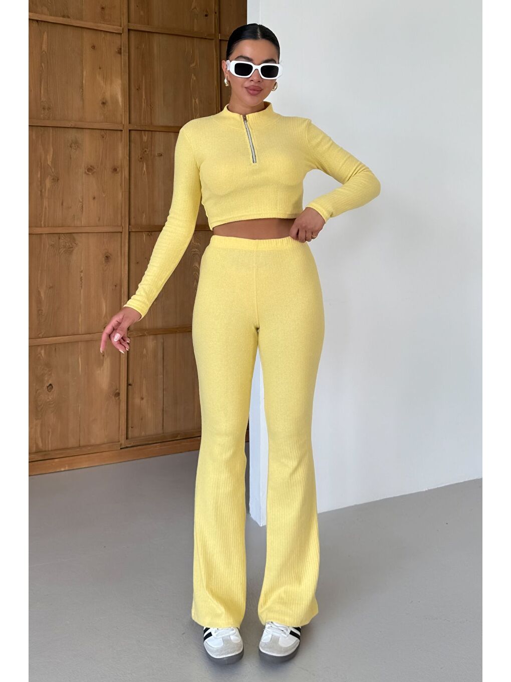 Kadın Sarı Yarım Fermuarlı Crop Alt-Üst Pantolonlu Takım-3