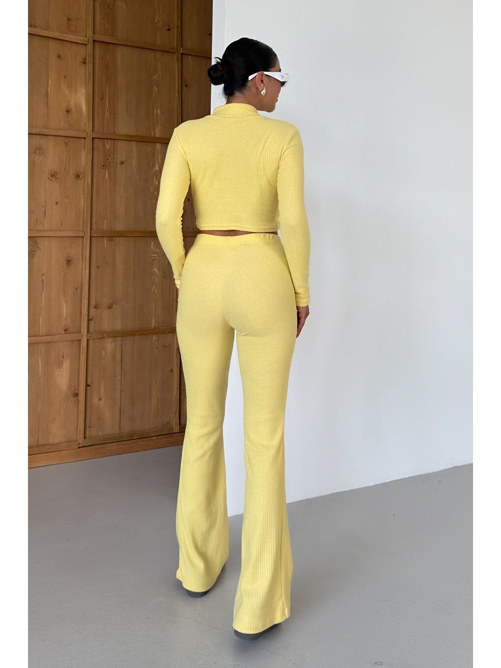 Kadın Sarı Yarım Fermuarlı Crop Alt-Üst Pantolonlu Takım-4