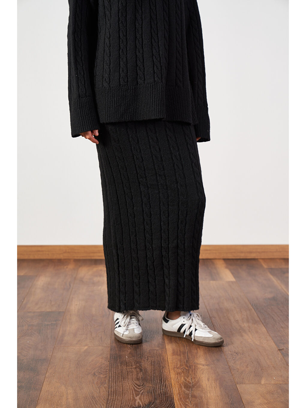 Saç Örgü Desenli Triko Etek Siyah-3