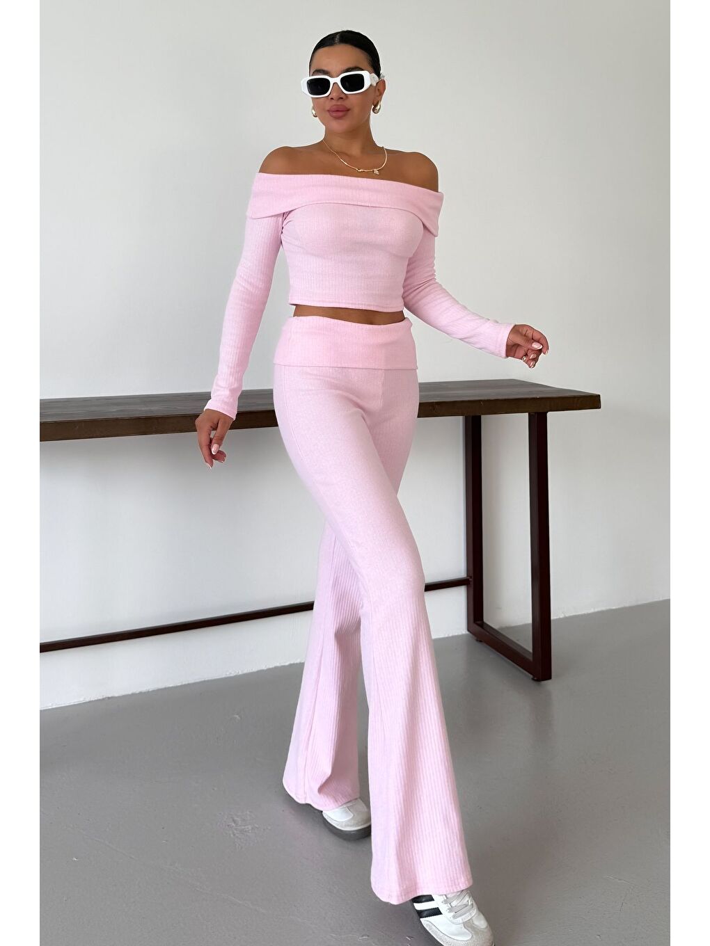 Kadın Pembe Madonna Yaka Alt-Üst Pantolonlu İnterlok Takım-1