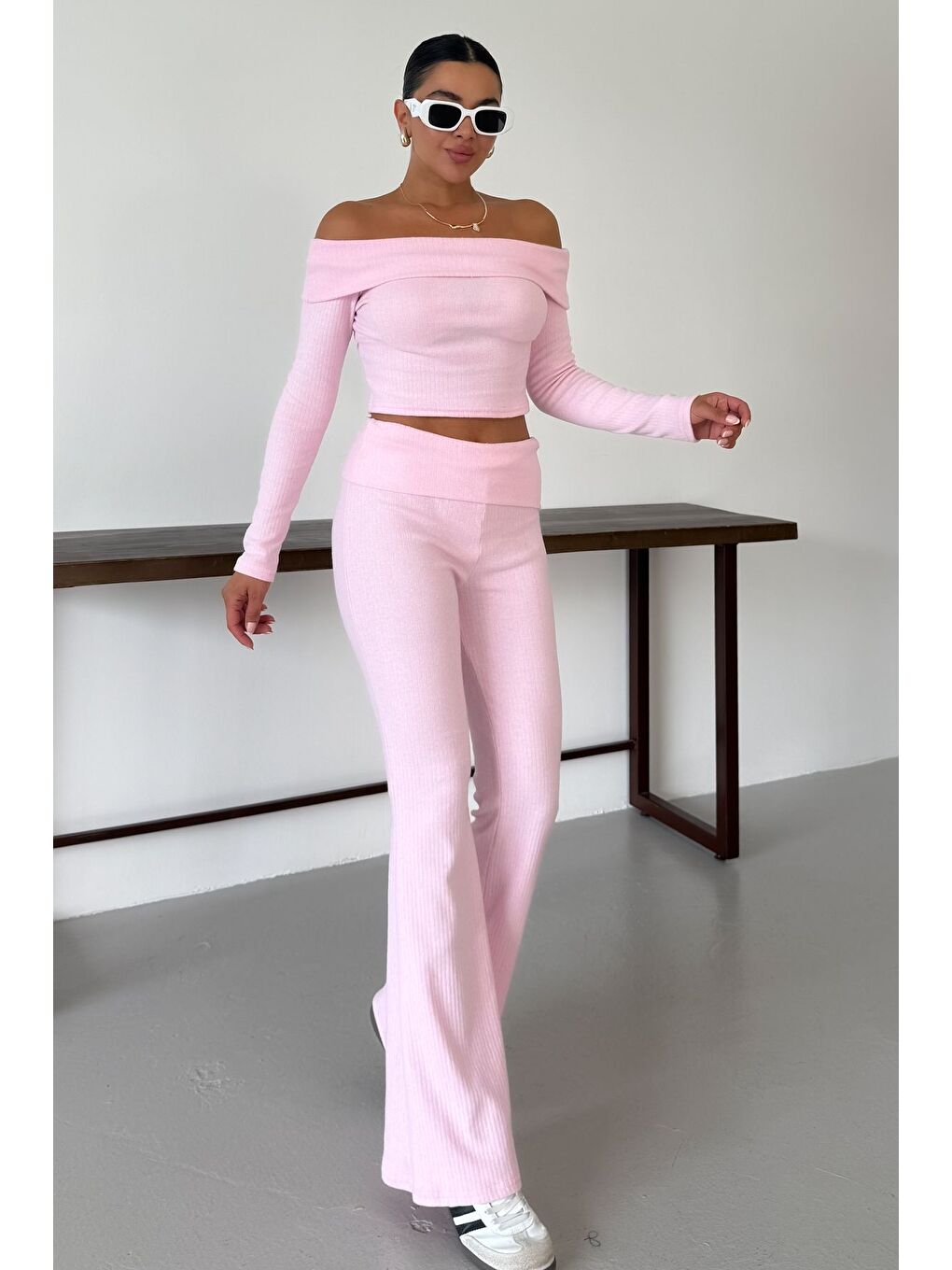 Kadın Pembe Madonna Yaka Alt-Üst Pantolonlu İnterlok Takım-2