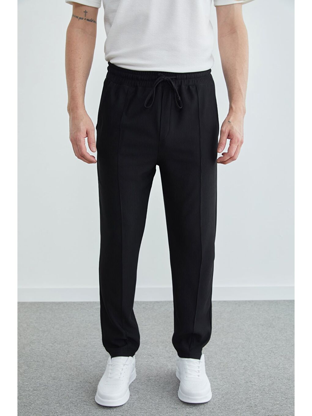 Siyah Beli Lastikli Fitilli Çimalı Pantolon-1