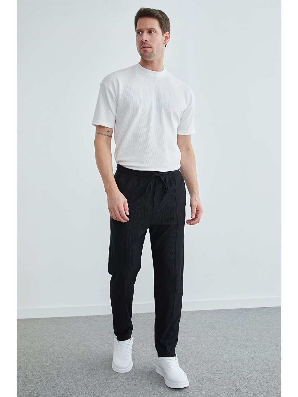 Siyah Beli Lastikli Fitilli Çimalı Pantolon-4