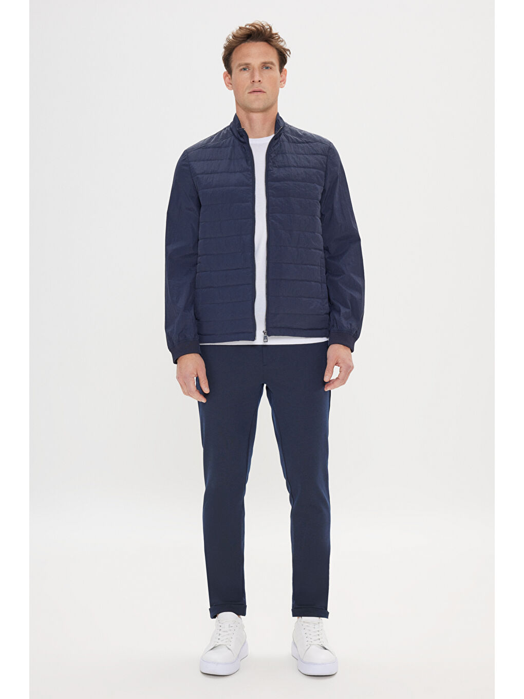 Erkek Lacivert Standart Fit Normal Kesim Gizli Kapüşonlu Yan Cep Kapitone Mont-1