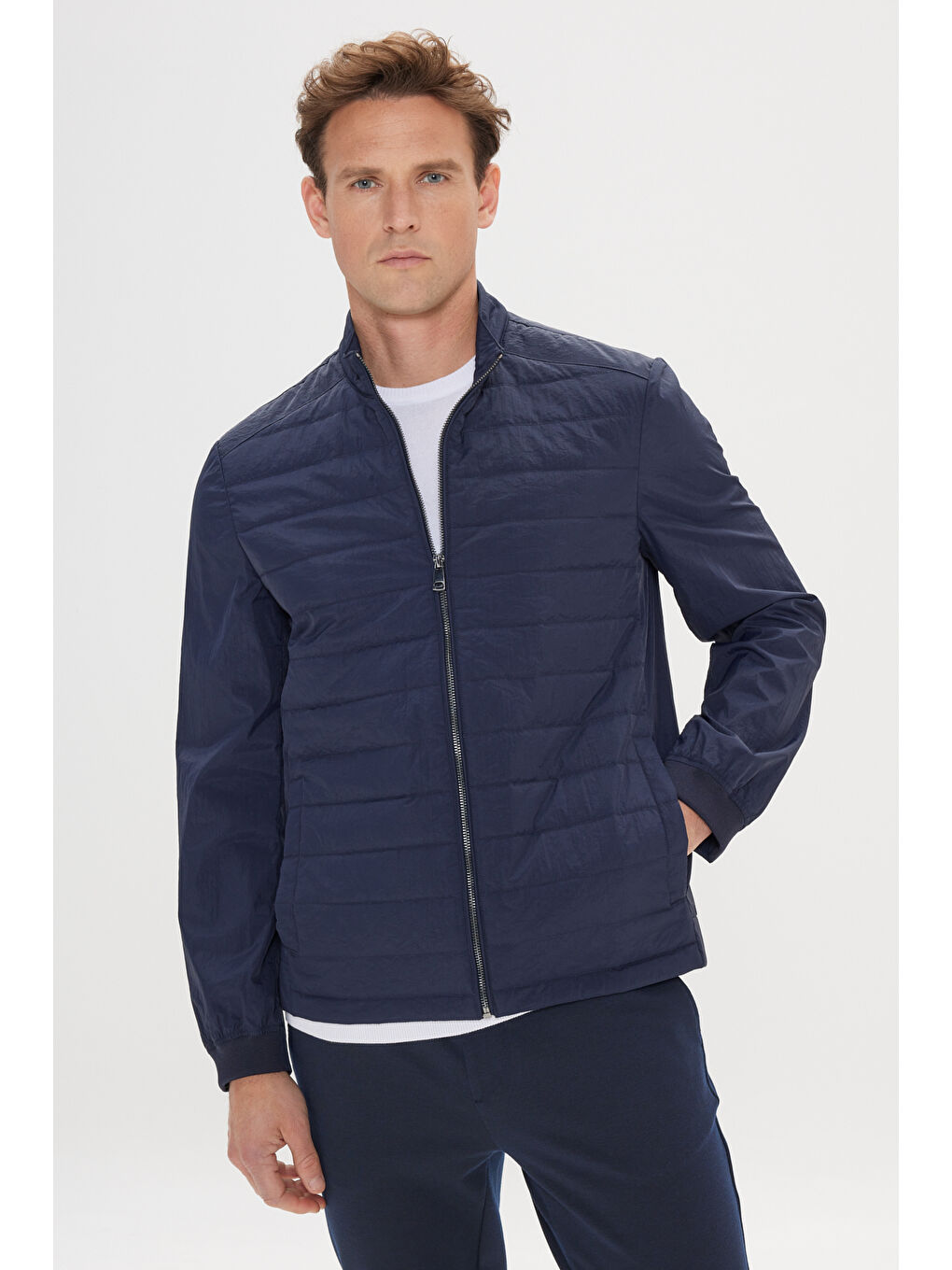 Erkek Lacivert Standart Fit Normal Kesim Gizli Kapüşonlu Yan Cep Kapitone Mont-2