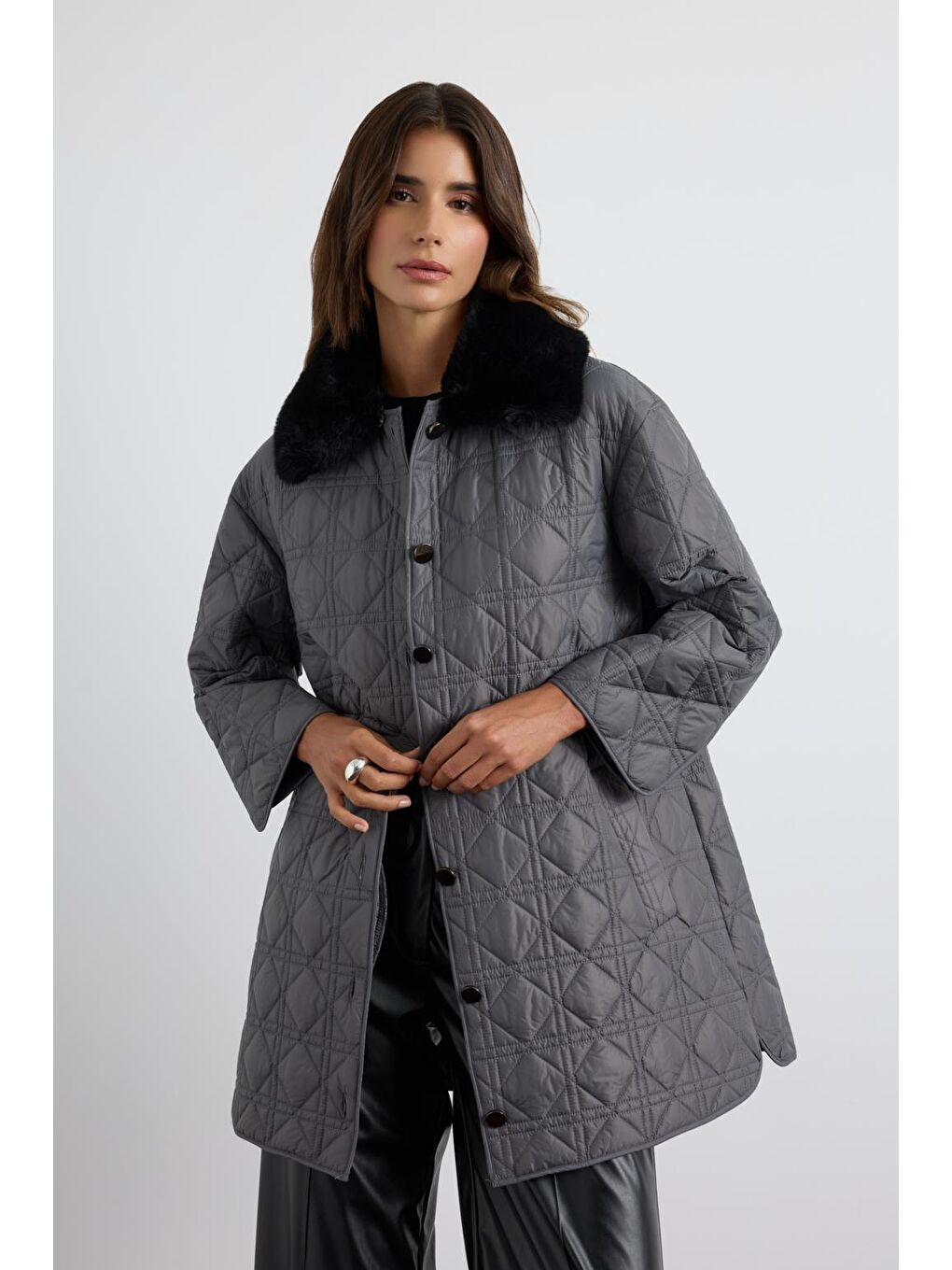 Kürk Yakalı Cepli Kapitone Mont Gri-2