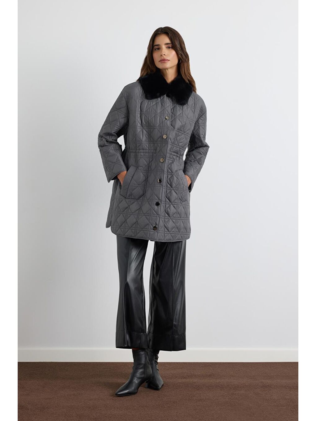 Kürk Yakalı Cepli Kapitone Mont Gri-3