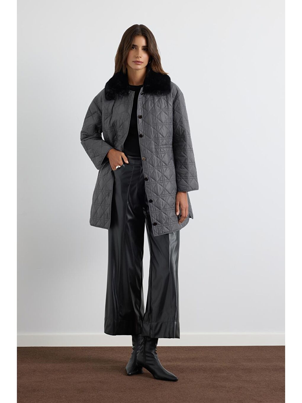 Kürk Yakalı Cepli Kapitone Mont Gri-4