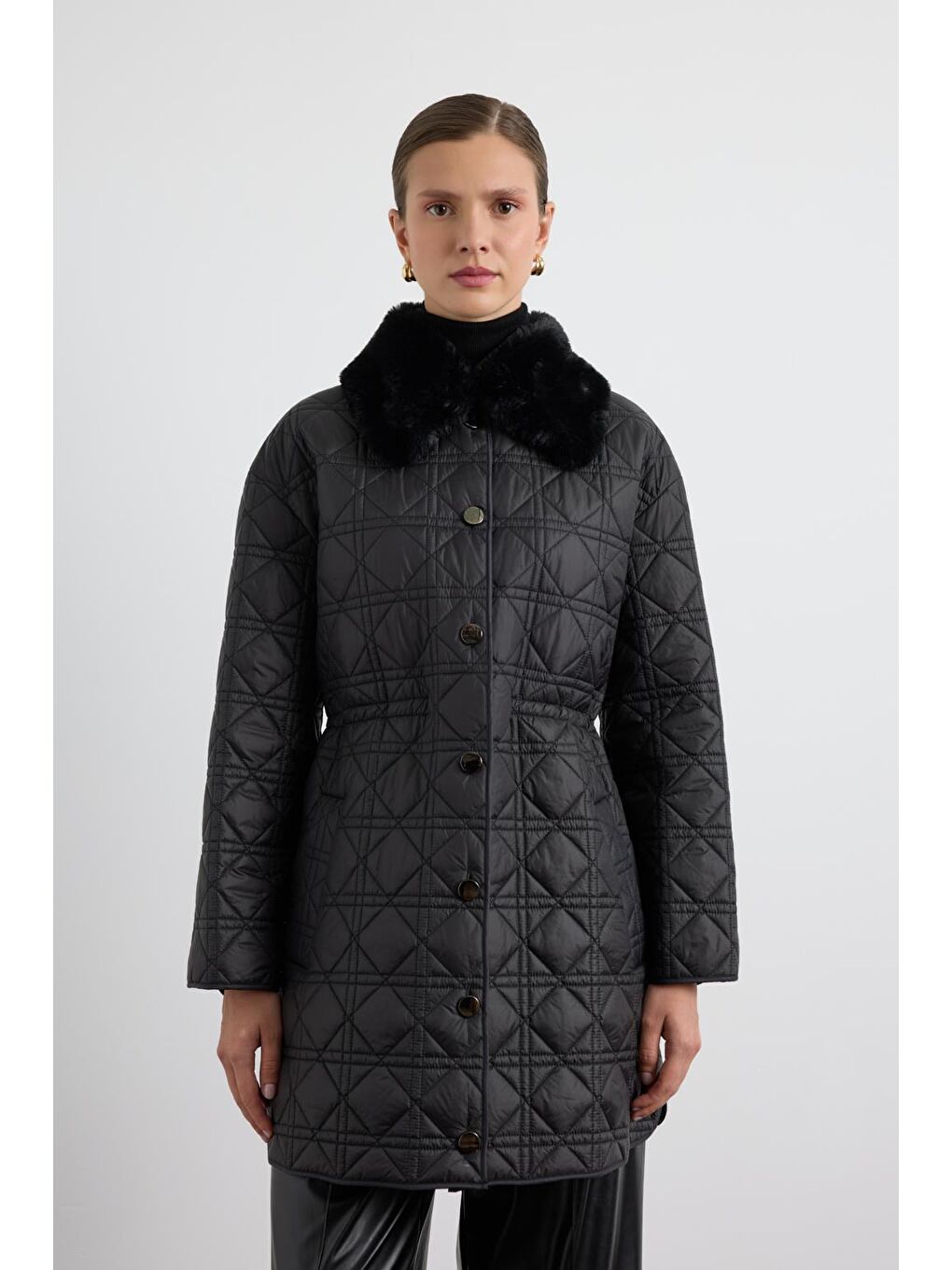 Kürk Yakalı Cepli Kapitone Mont Siyah-2