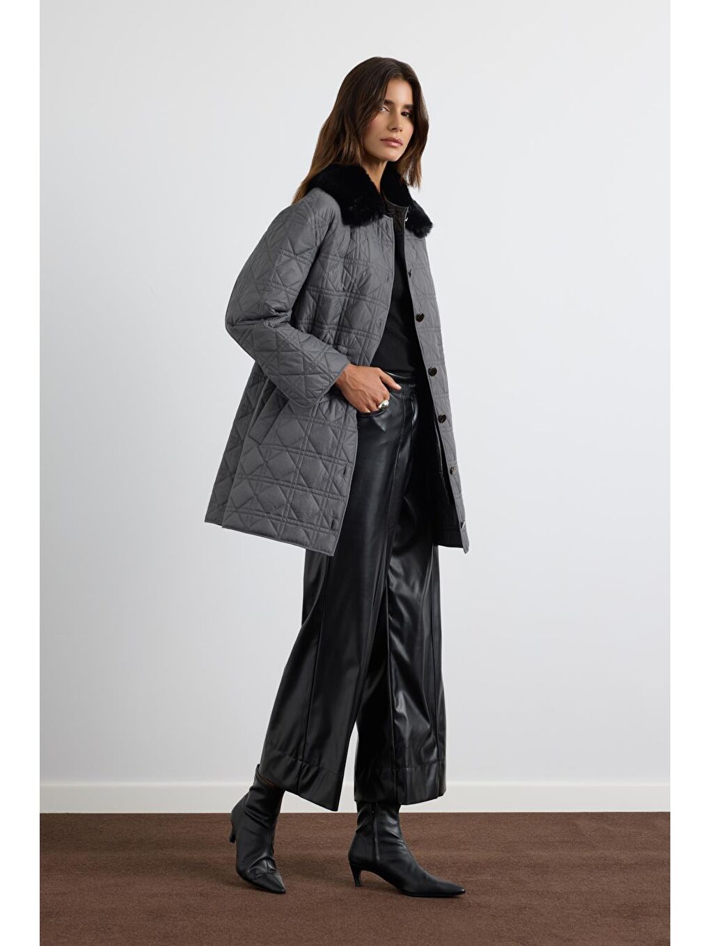 Kürk Yakalı Cepli Kapitone Mont Gri-5