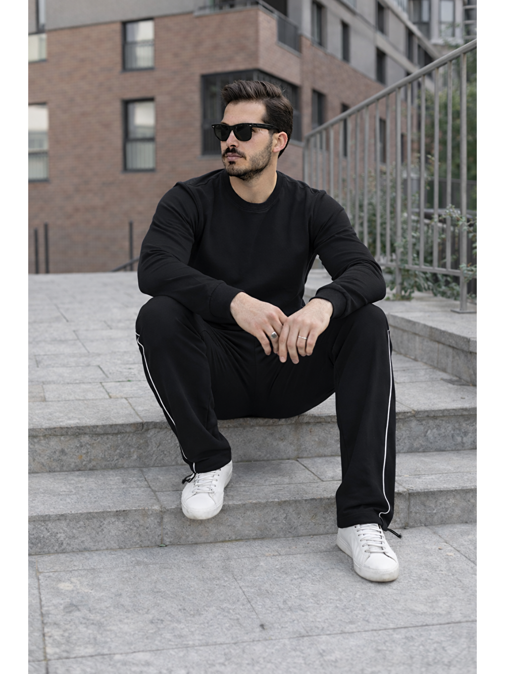 Erkek Çizgili Bisiklet Yaka Dar Siyah Eşofman Takımı-1