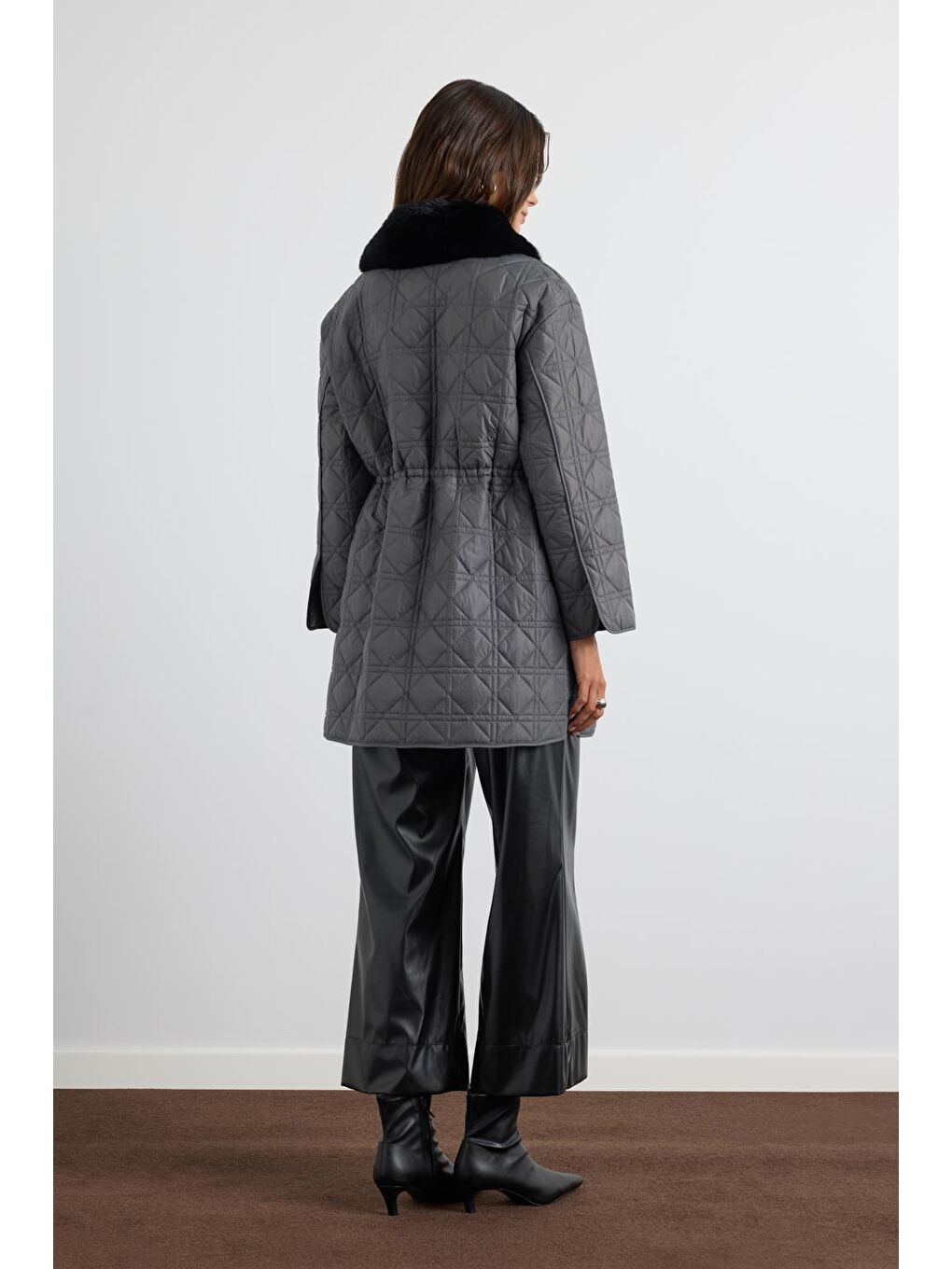 Kürk Yakalı Cepli Kapitone Mont Gri-6