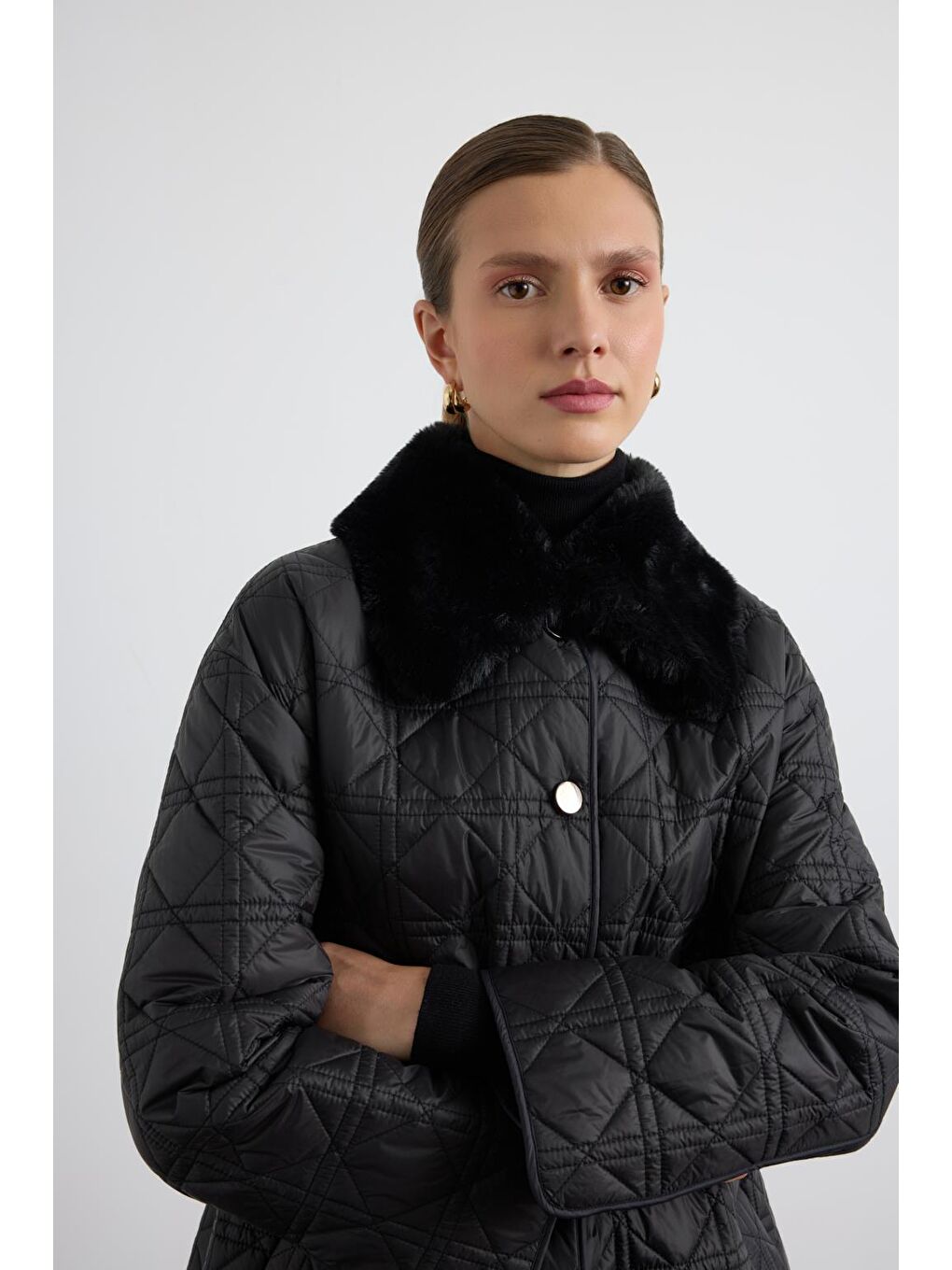 Kürk Yakalı Cepli Kapitone Mont Siyah-7