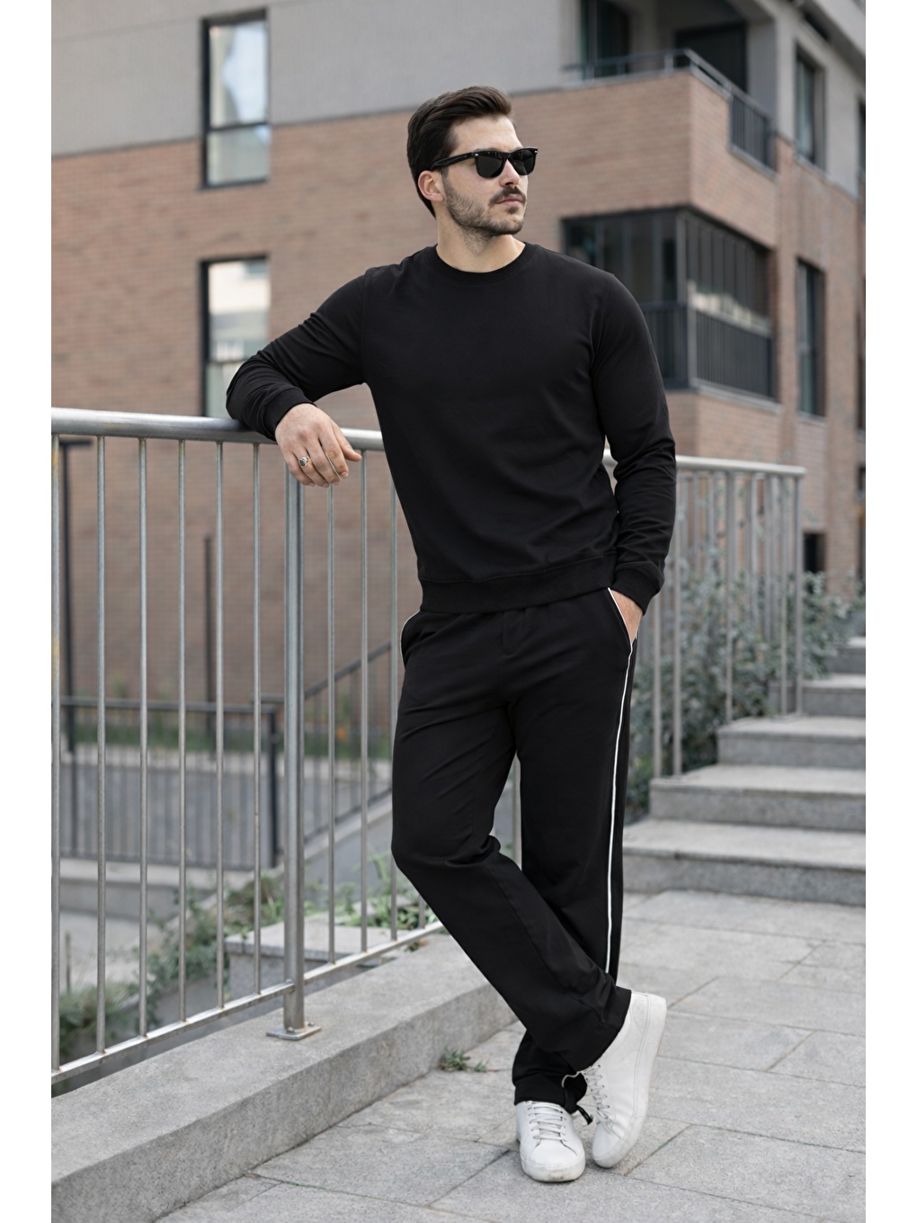 Erkek Çizgili Bisiklet Yaka Dar Siyah Eşofman Takımı-3