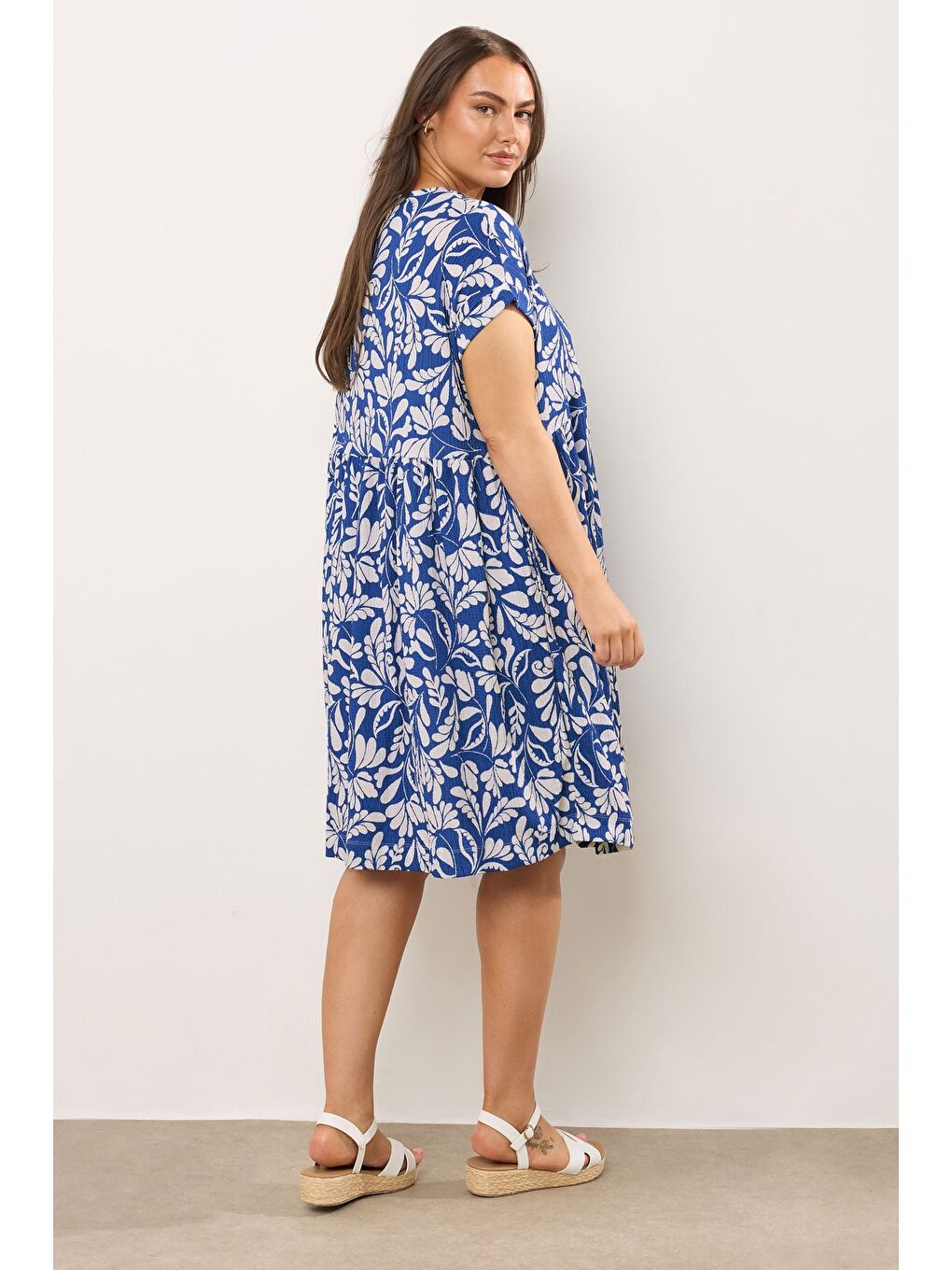 Yeşil Büyük Beden V Yaka Kısa Kollu Cepli Çiçek Desenli Midi Elbise 616286-3