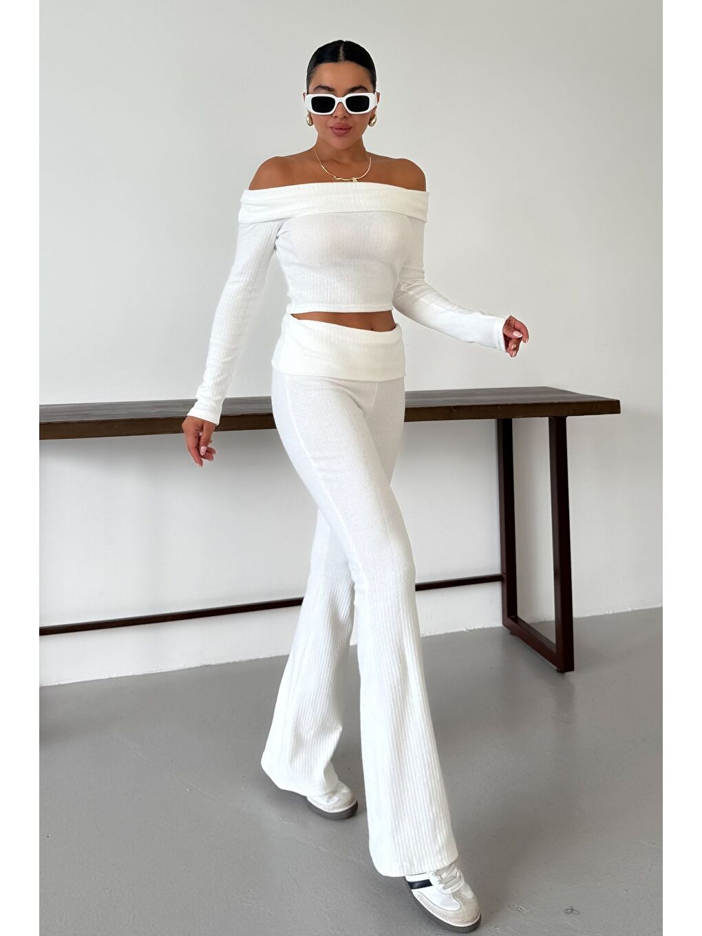 Kadın Beyaz Madonna Yaka Alt-Üst Pantolonlu İnterlok Takım-1