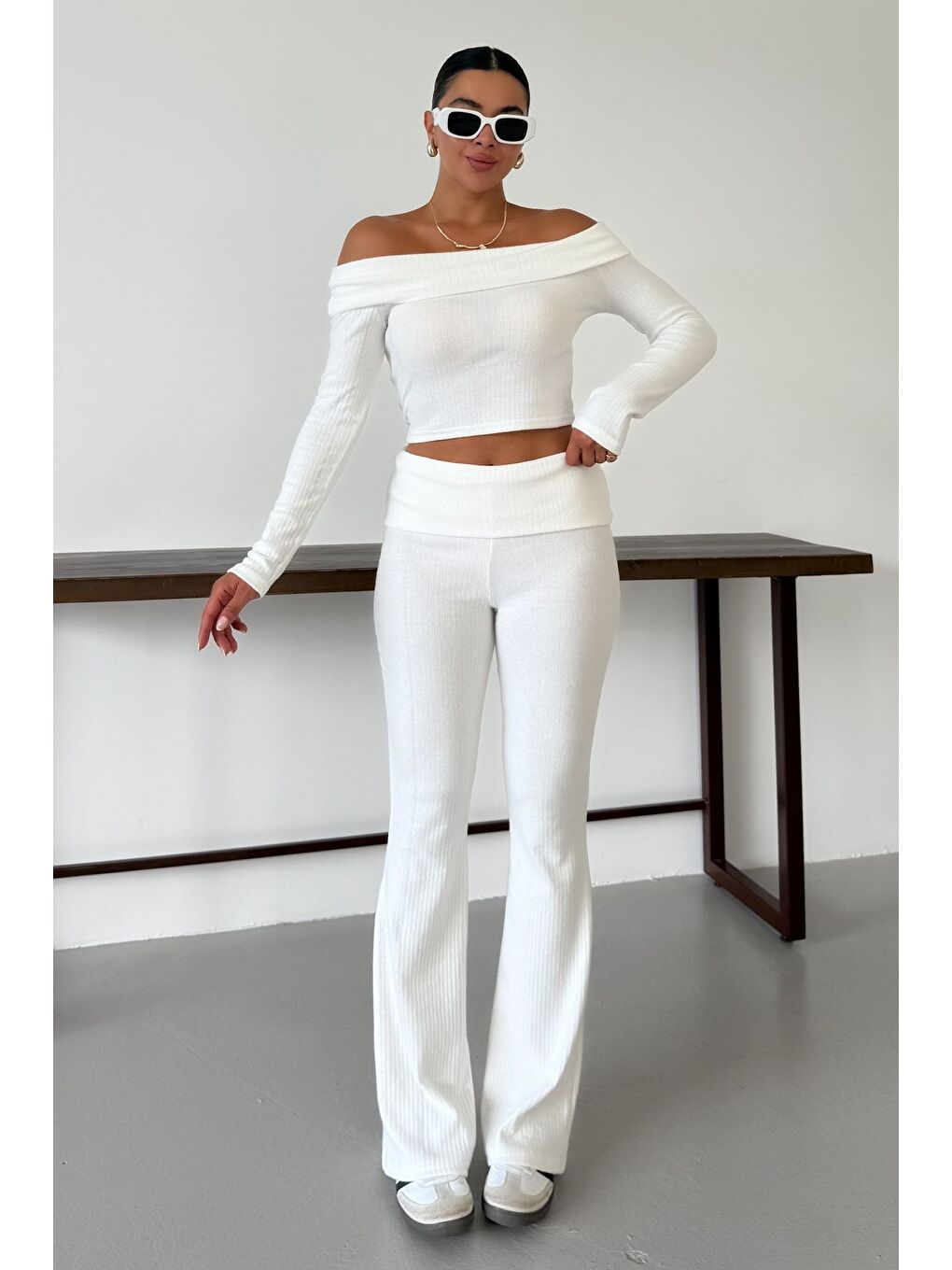 Kadın Beyaz Madonna Yaka Alt-Üst Pantolonlu İnterlok Takım-2