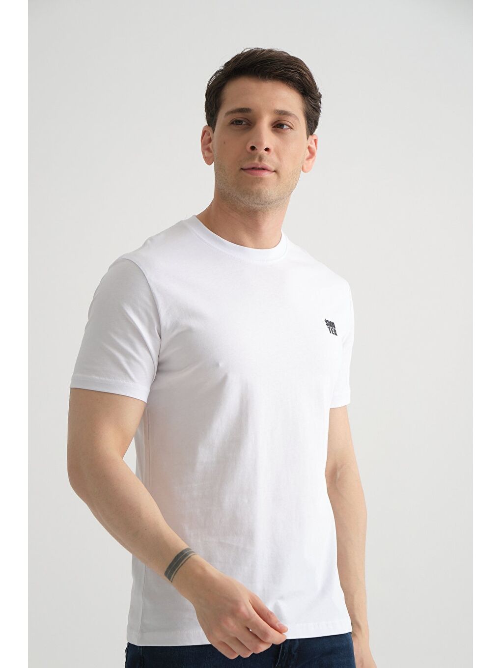 Beyaz Shooter Erkek Pamuklu Esnek T-shirt  Standart Kalıp Minimal Logolu-5