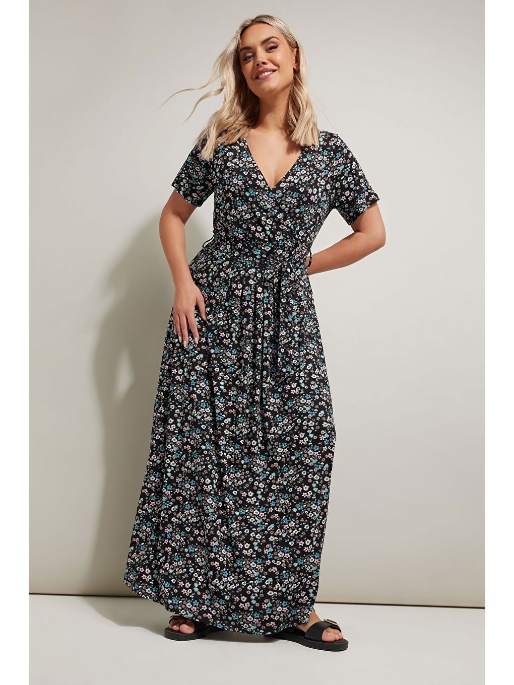 Siyah Büyük Beden V yaka Kısa Kollu Beli Kuşaklı Çiçek Desenli Maxi Elbise 304081-3