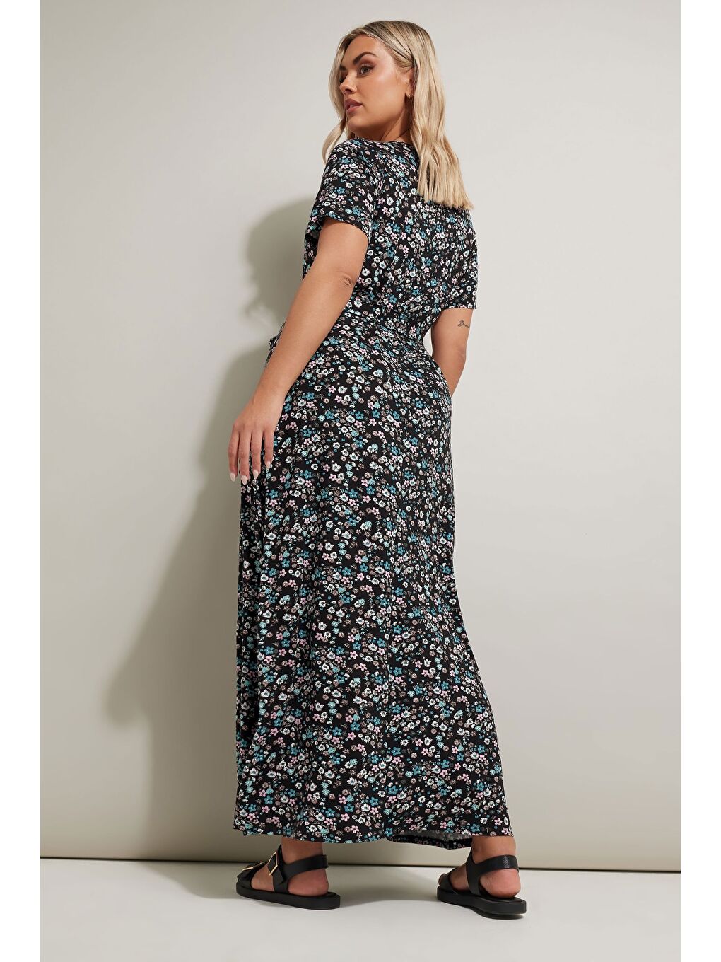 Siyah Büyük Beden V yaka Kısa Kollu Beli Kuşaklı Çiçek Desenli Maxi Elbise 304081-4