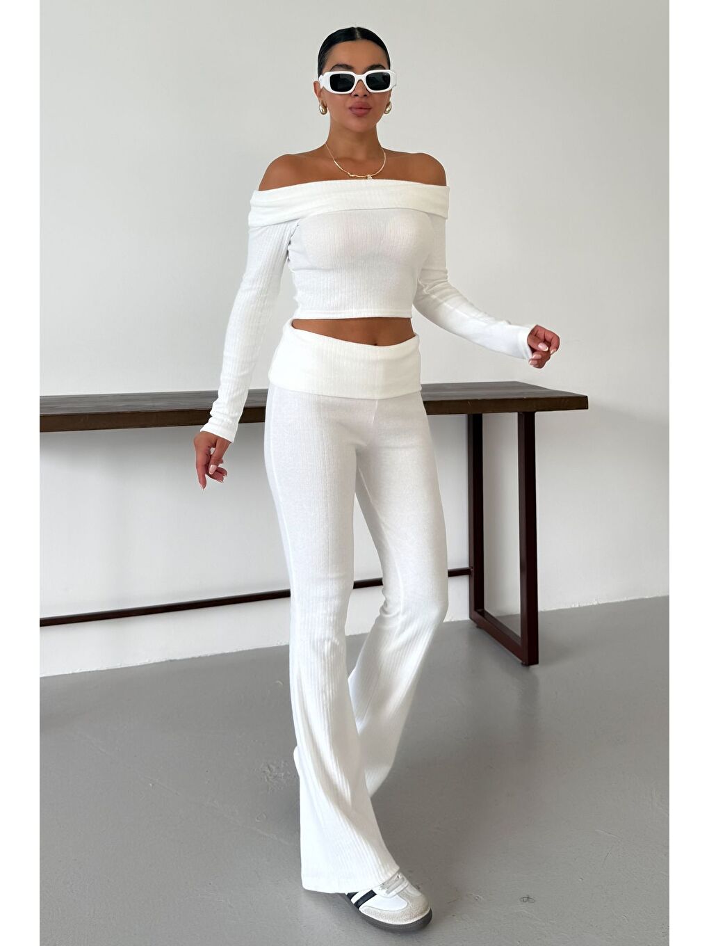 Kadın Beyaz Madonna Yaka Alt-Üst Pantolonlu İnterlok Takım-3