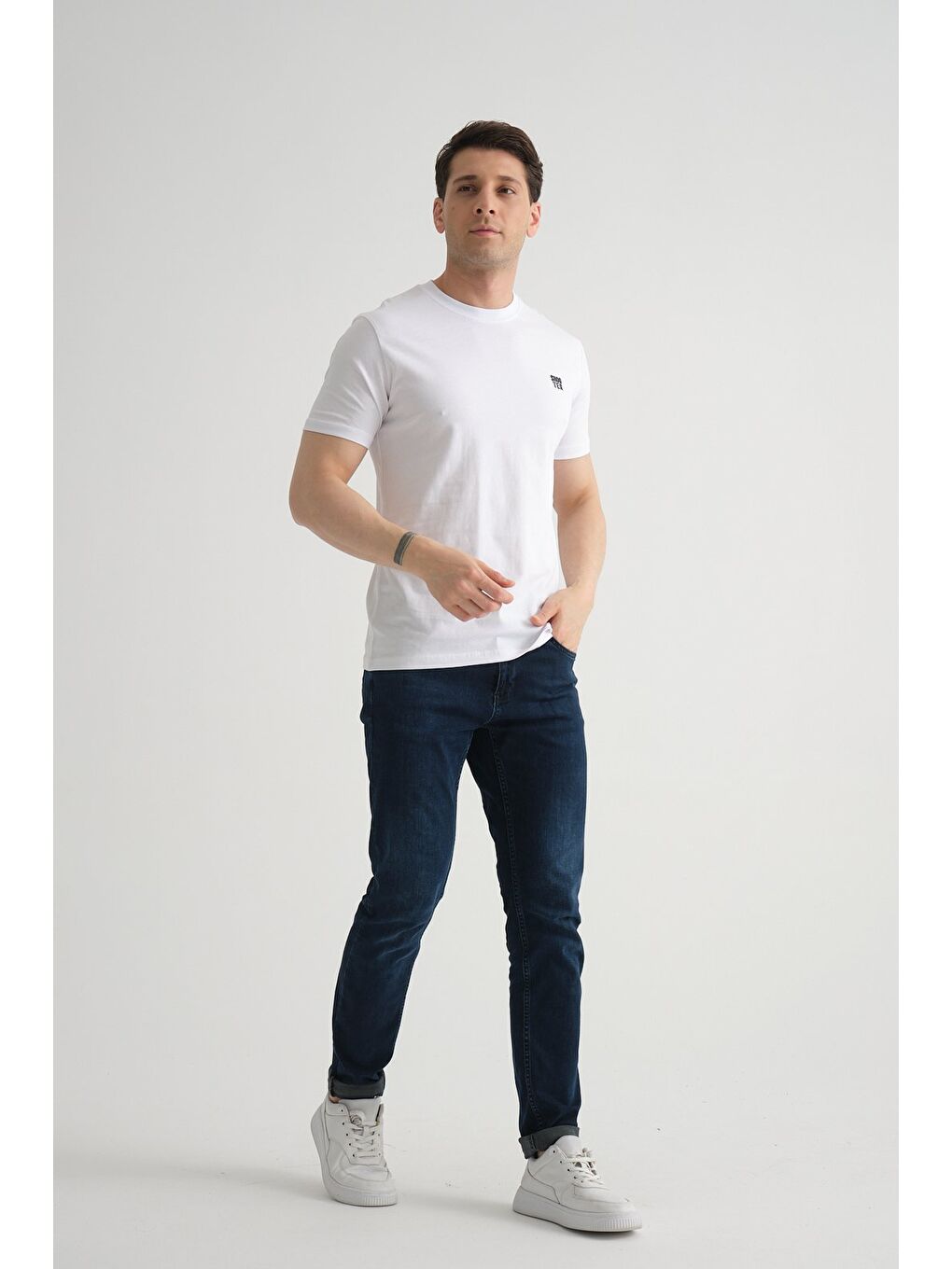 Beyaz Shooter Erkek Pamuklu Esnek T-shirt  Standart Kalıp Minimal Logolu-6