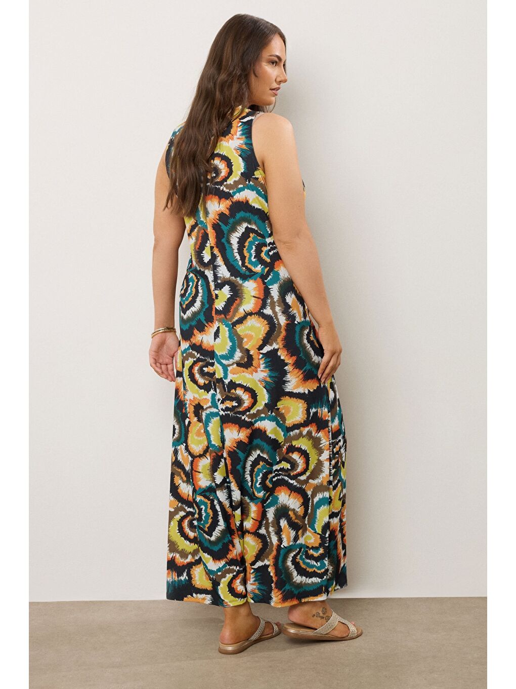 Karışık Büyük Beden V Yaka Sıfır Kol Önü Büzgülü Soyut Desenli Maxi Elbise 616343-3