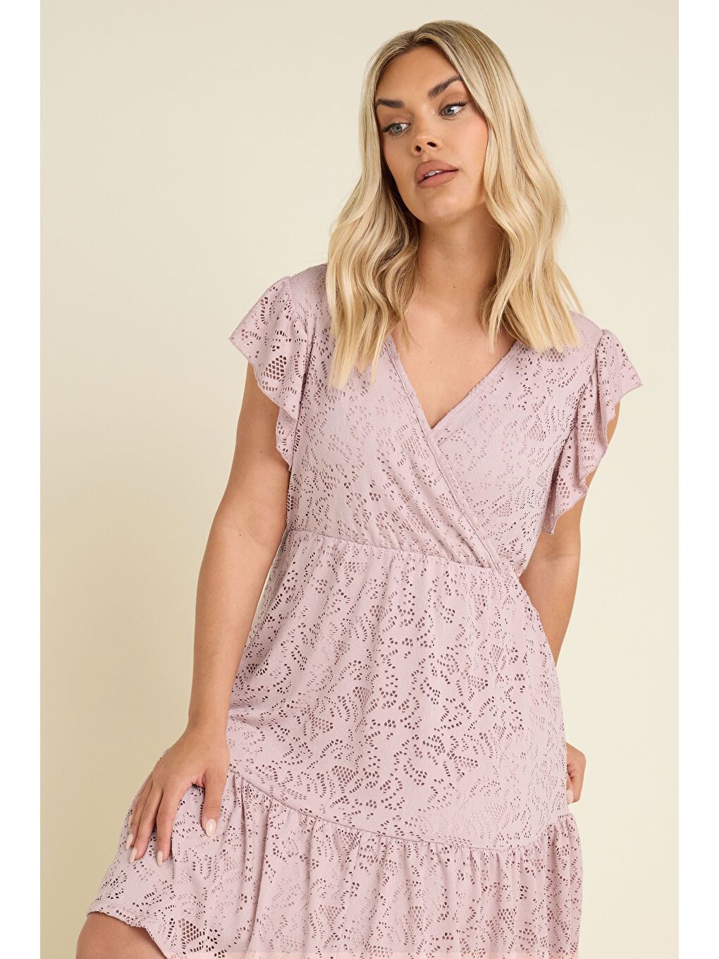 Lila Büyük Beden V Yaka Kısa Kollu Dantel Detaylı Kolları Fırfırlı Astarlı Mini Elbise 304109-3