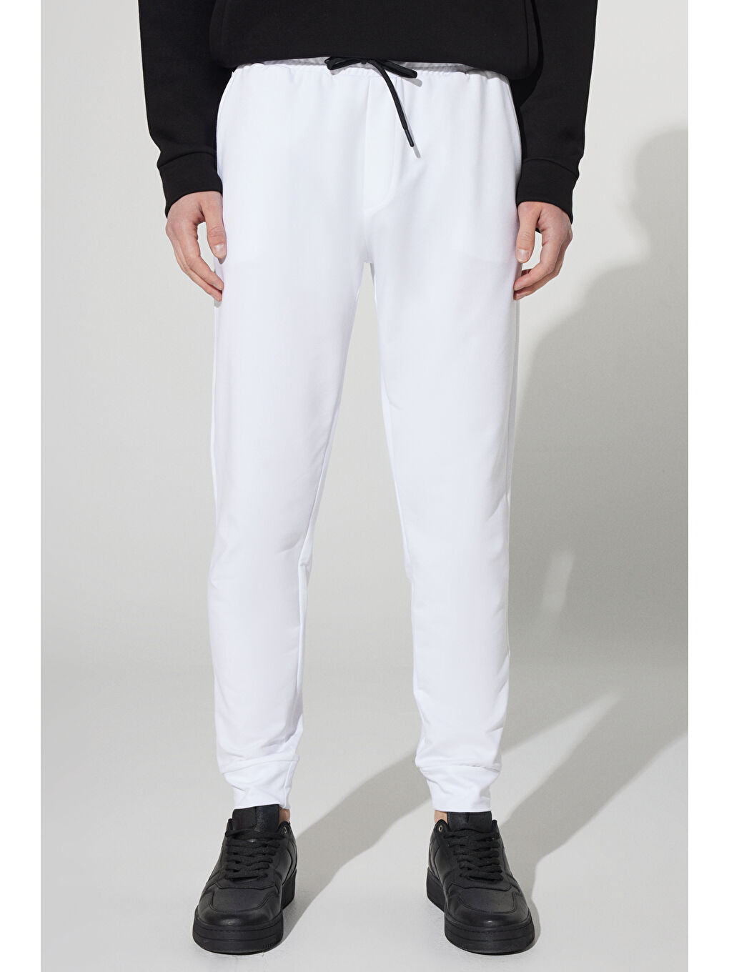 Erkek Beyaz Standart Fit Normal Kesim Cepli Pamuklu Rahat Eşofman Altı