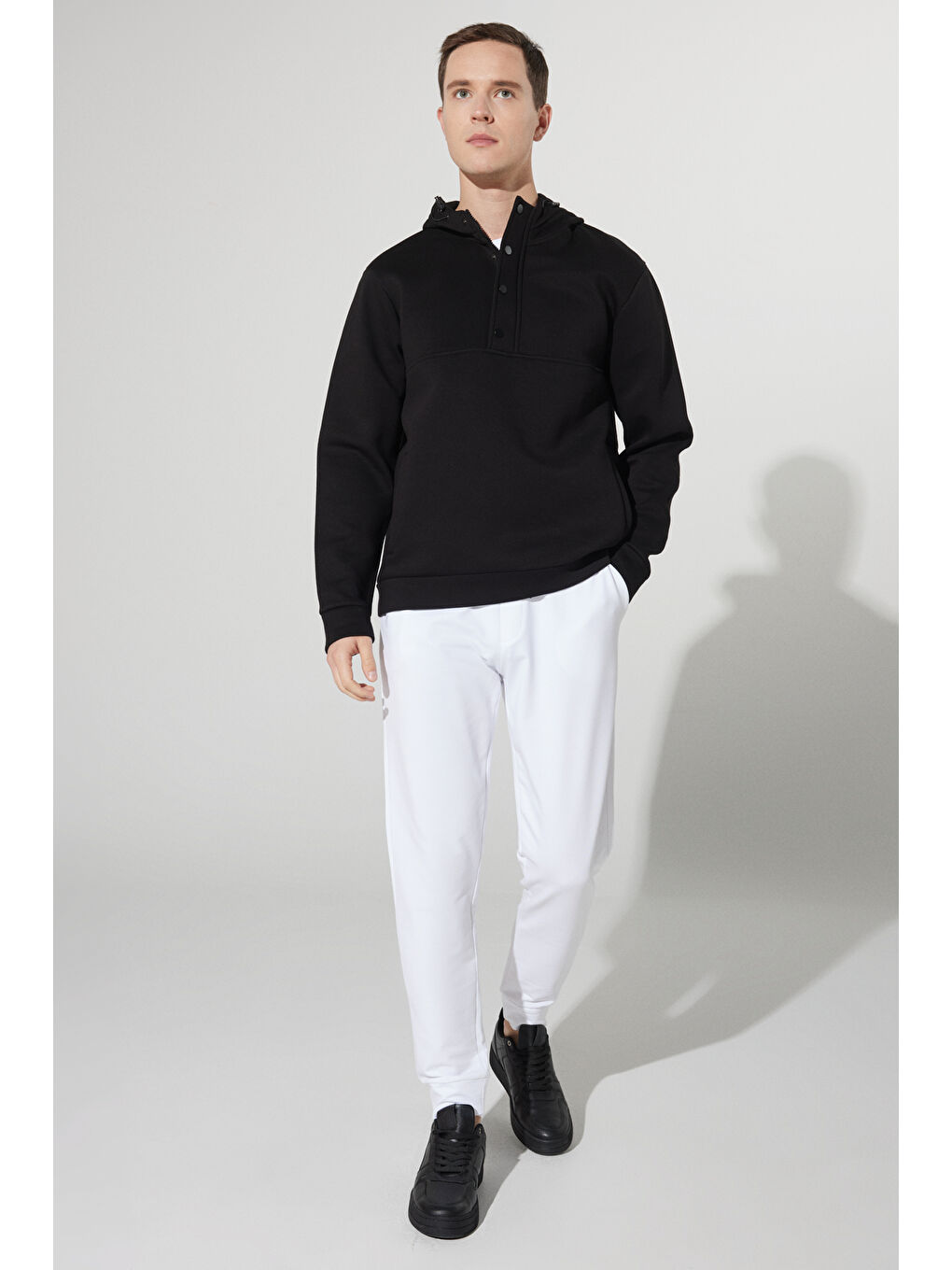 Erkek Beyaz Standart Fit Normal Kesim Cepli Pamuklu Rahat Eşofman Altı-1