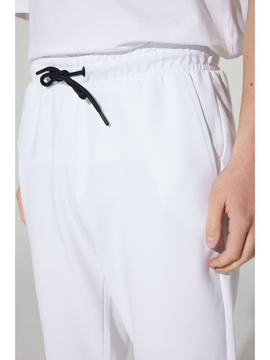 Erkek Beyaz Standart Fit Normal Kesim Cepli Pamuklu Rahat Eşofman Altı-2