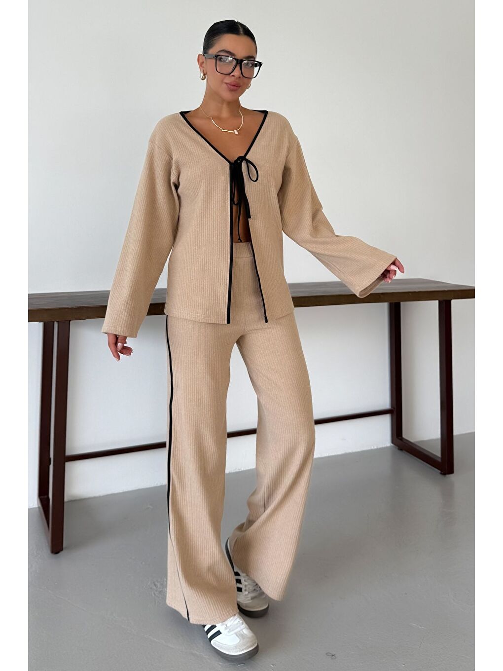 Kadın Bej Ön Bağlama Detaylı Biyeli Alt-Üst Pantolonlu Takım