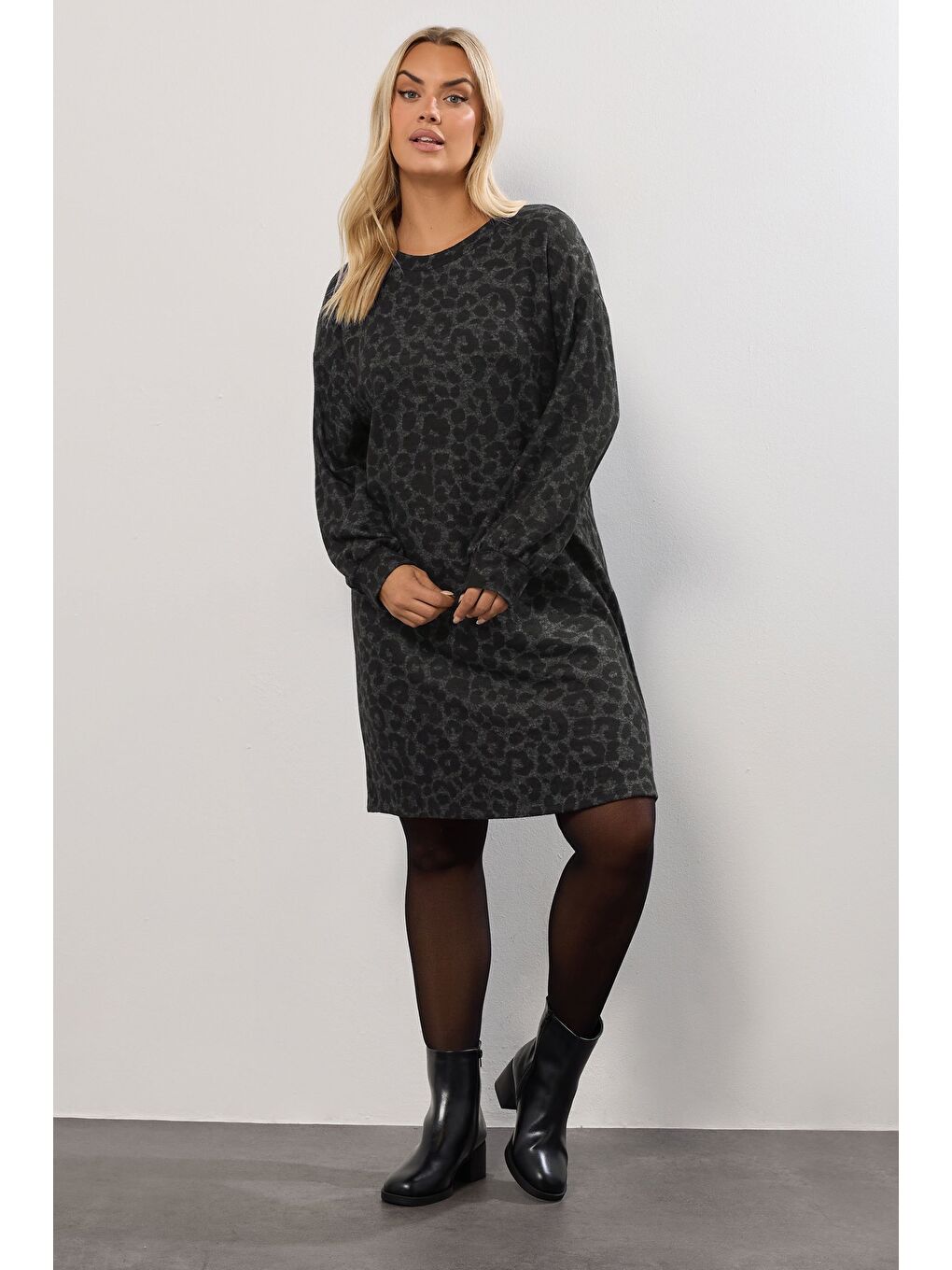 Antrasit Büyük Beden Uzun Kollu Leopar Desenli Diz Üstü Elbise 285058-1