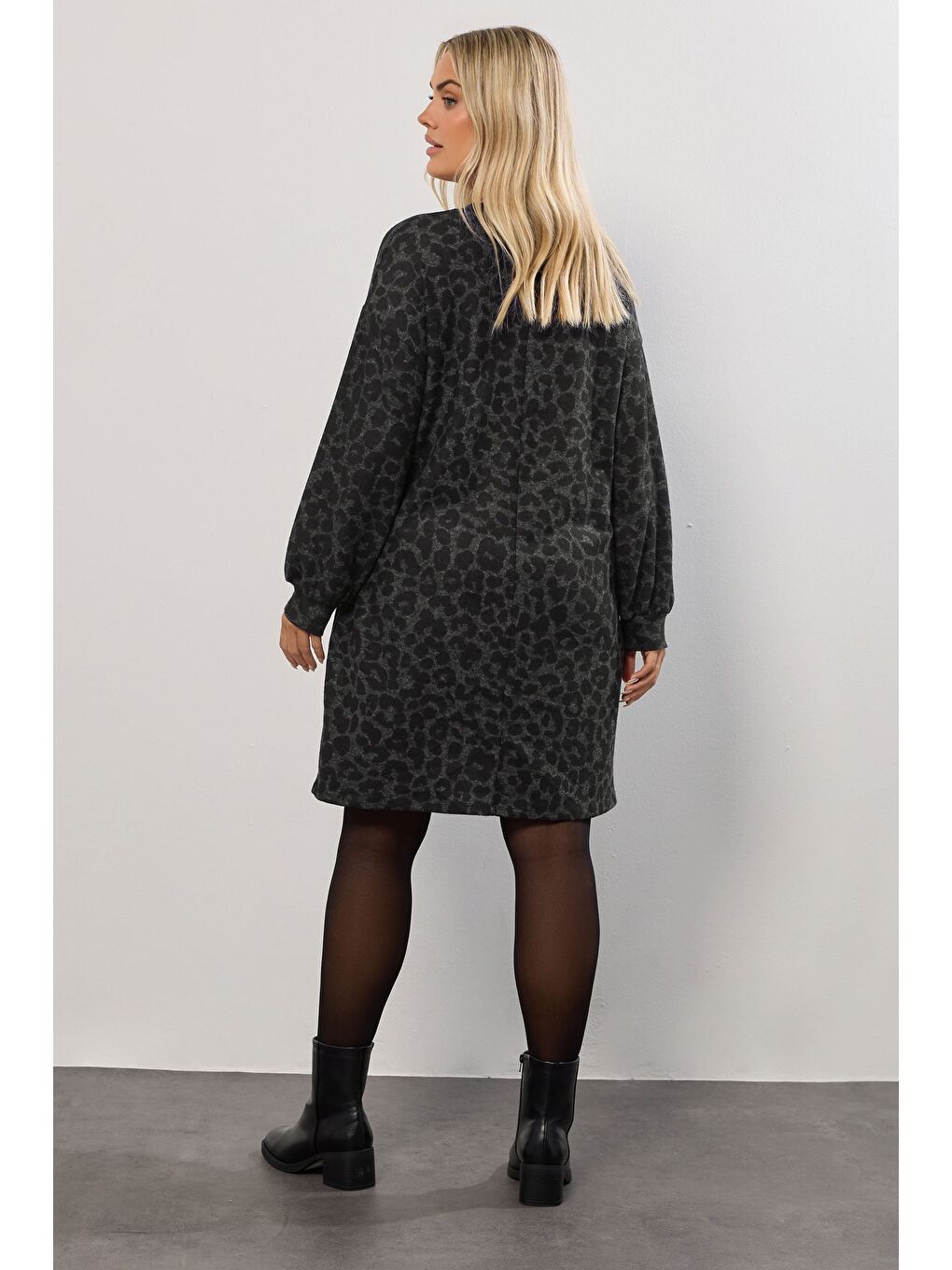 Antrasit Büyük Beden Uzun Kollu Leopar Desenli Diz Üstü Elbise 285058-5