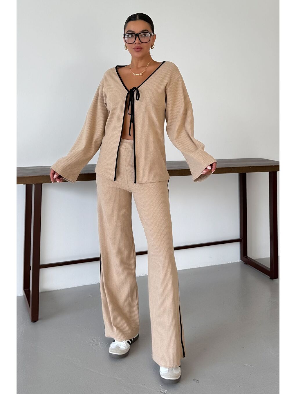 Kadın Bej Ön Bağlama Detaylı Biyeli Alt-Üst Pantolonlu Takım-2