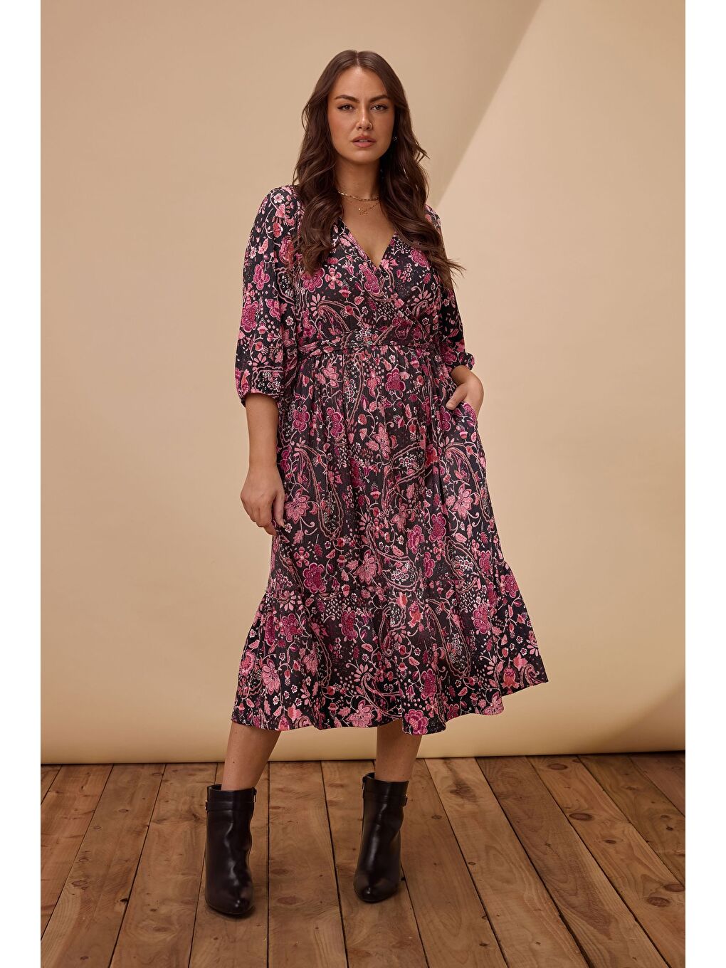 Mürdüm Büyük Beden Beli Lastikli V Yaka Desenli Uzun Anvelop Elbise 616311-1