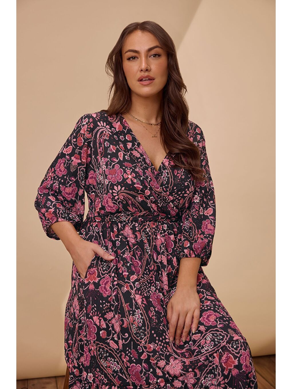 Mürdüm Büyük Beden Beli Lastikli V Yaka Desenli Uzun Anvelop Elbise 616311-4