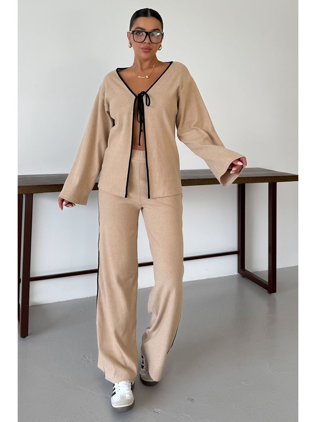 Kadın Bej Ön Bağlama Detaylı Biyeli Alt-Üst Pantolonlu Takım-3