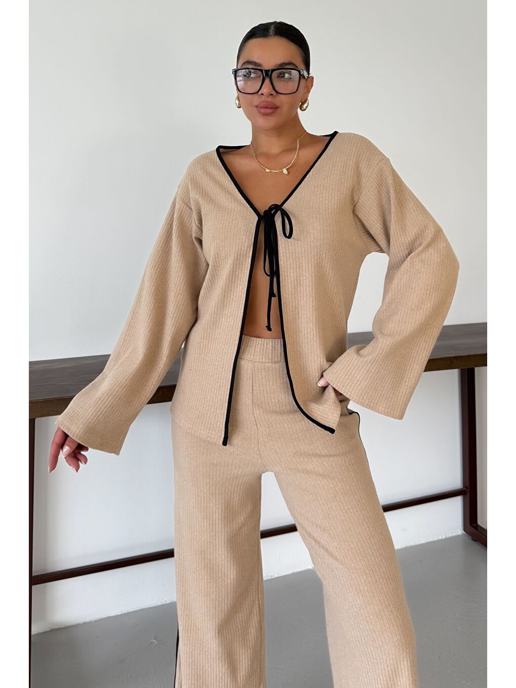 Kadın Bej Ön Bağlama Detaylı Biyeli Alt-Üst Pantolonlu Takım-4