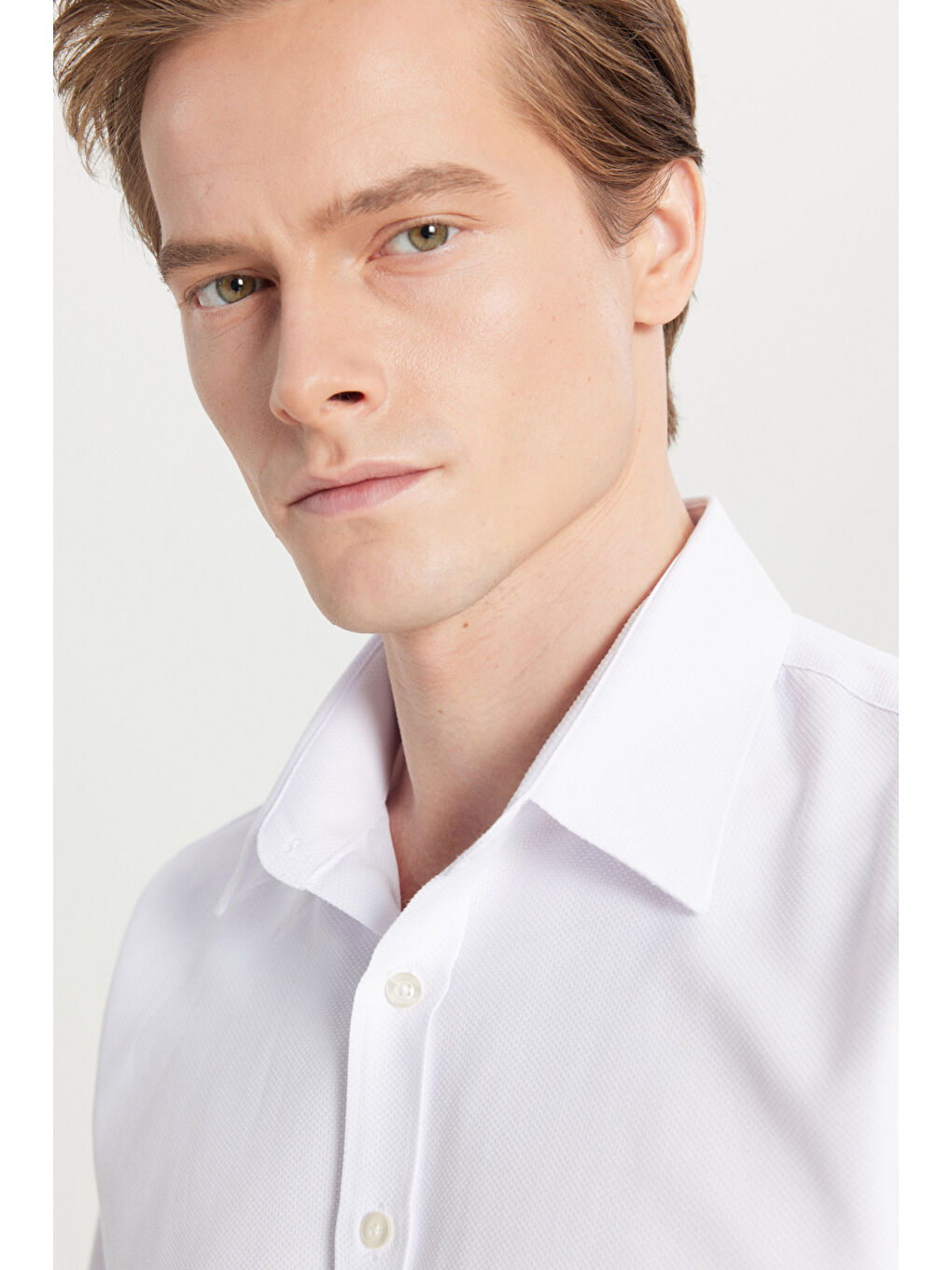 Erkek Beyaz Pamuklu Regular Fit Normal Kesim Klasik Yaka Armürlü Gömlek-3