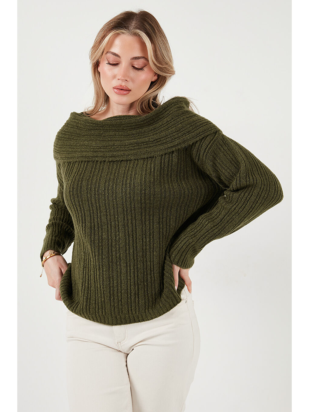 Haki Oversize Fit Madonna Yaka Triko Kadın Kazak 4615216-3