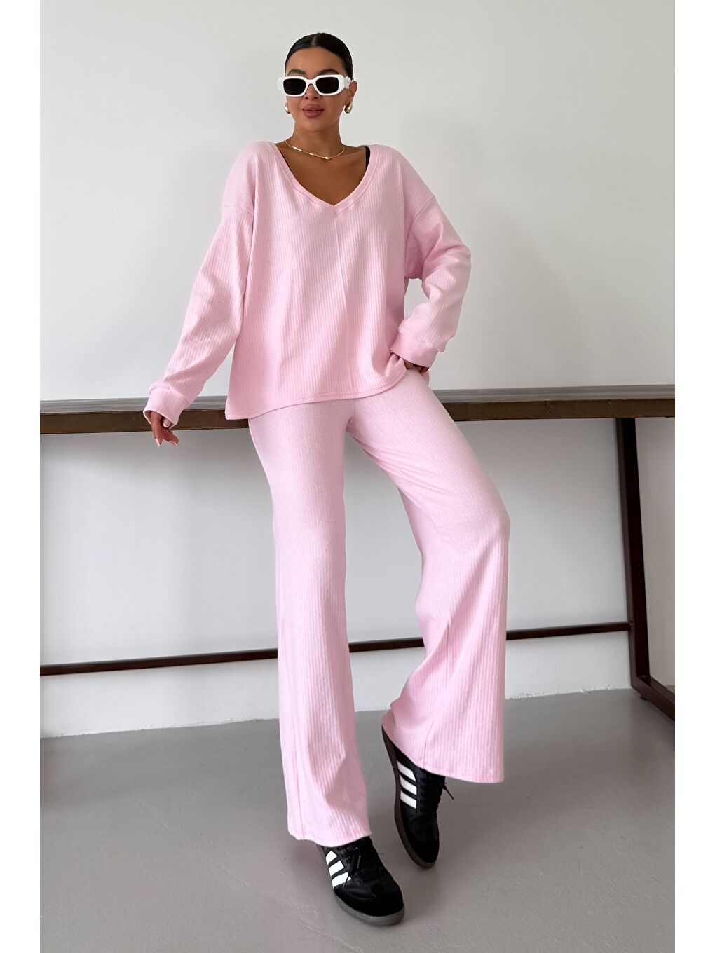 Kadın Pembe Geniş V Yaka Uzun Kollu Alt-Üst Pantolonlu Takım-1