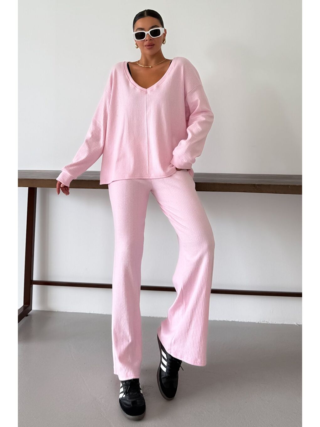 Kadın Pembe Geniş V Yaka Uzun Kollu Alt-Üst Pantolonlu Takım-2