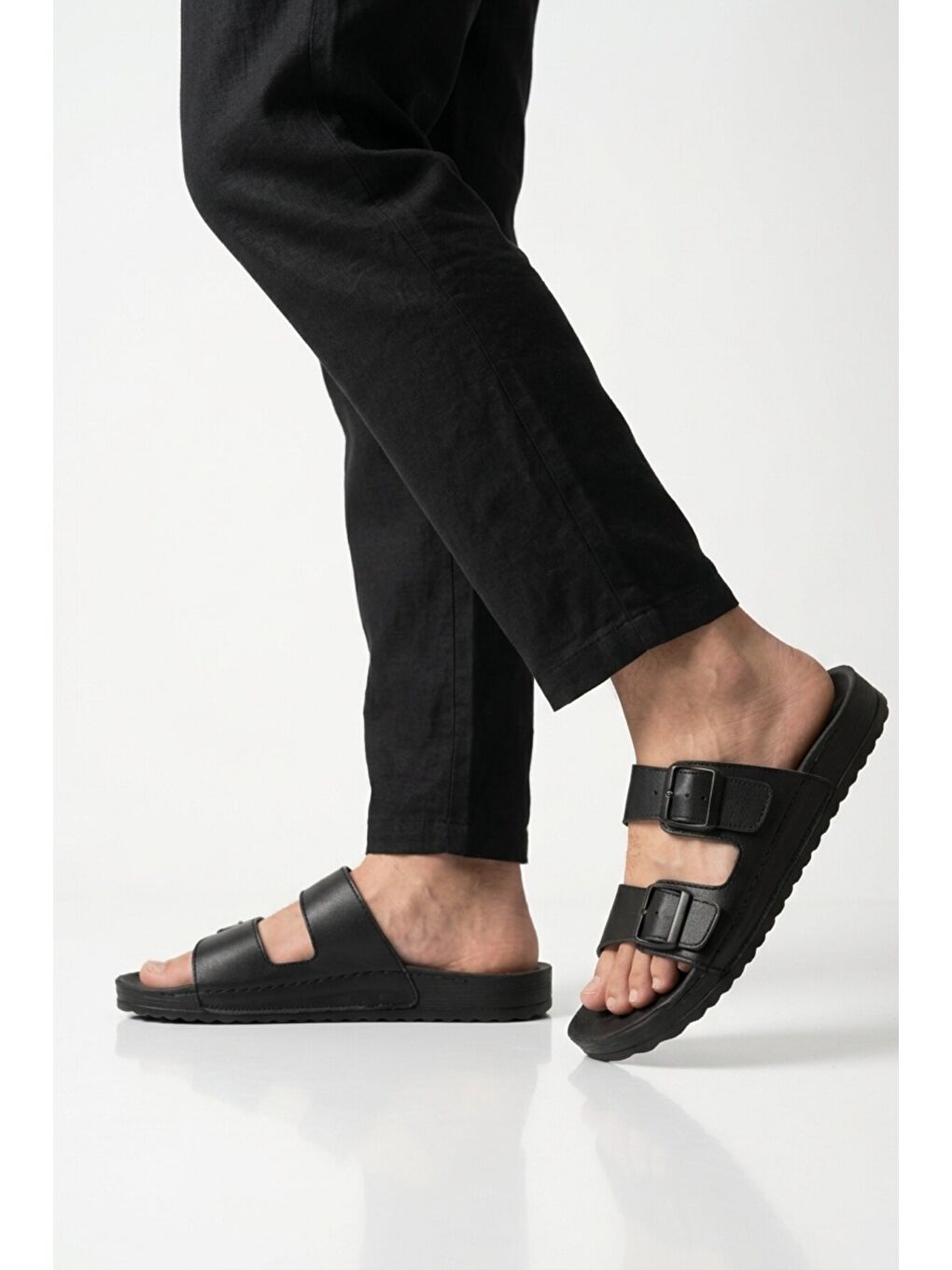Siyah Hakiki Deri Çift Bantlı Yumuşak Taban Erkek Terlik 8422 M