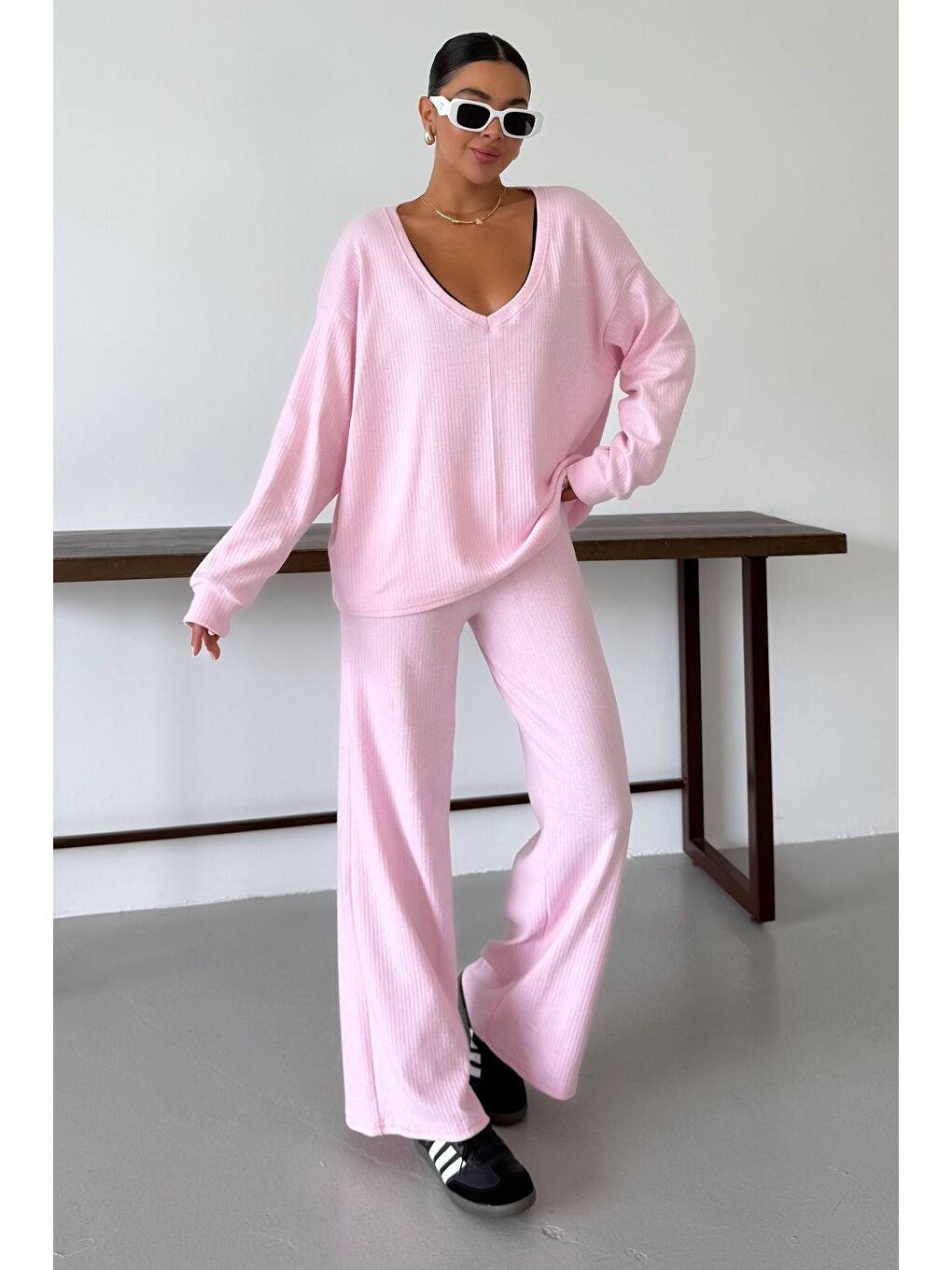 Kadın Pembe Geniş V Yaka Uzun Kollu Alt-Üst Pantolonlu Takım-5