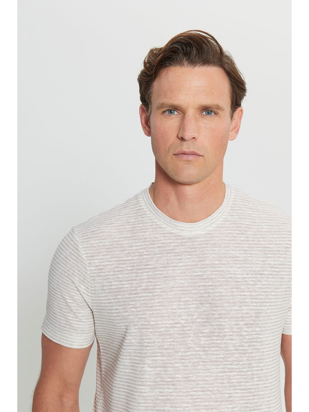 Erkek Beyaz-Bej Pamuklu Slim Fit Dar Kesim Bisiklet Yaka Çizgili Tişört-3