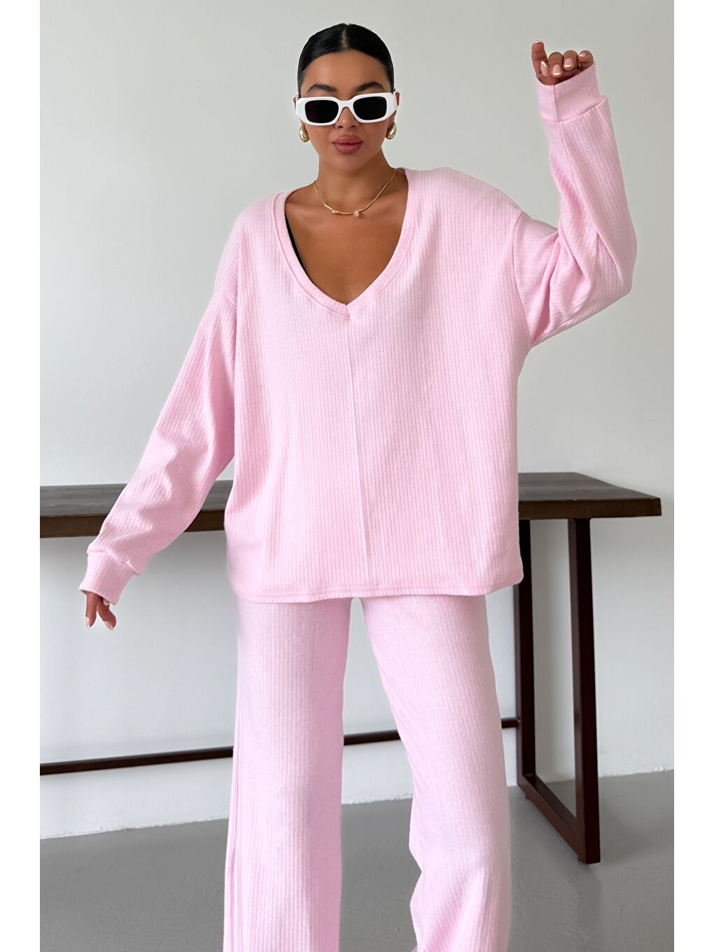 Kadın Pembe Geniş V Yaka Uzun Kollu Alt-Üst Pantolonlu Takım-6