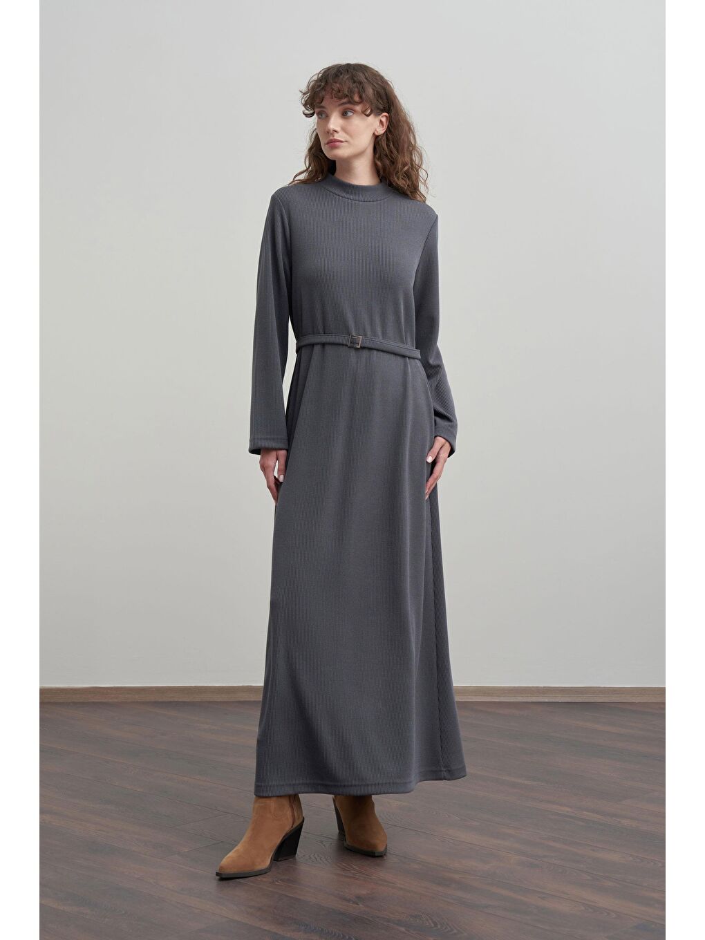 Gri-Kemer Tokalı Elbise