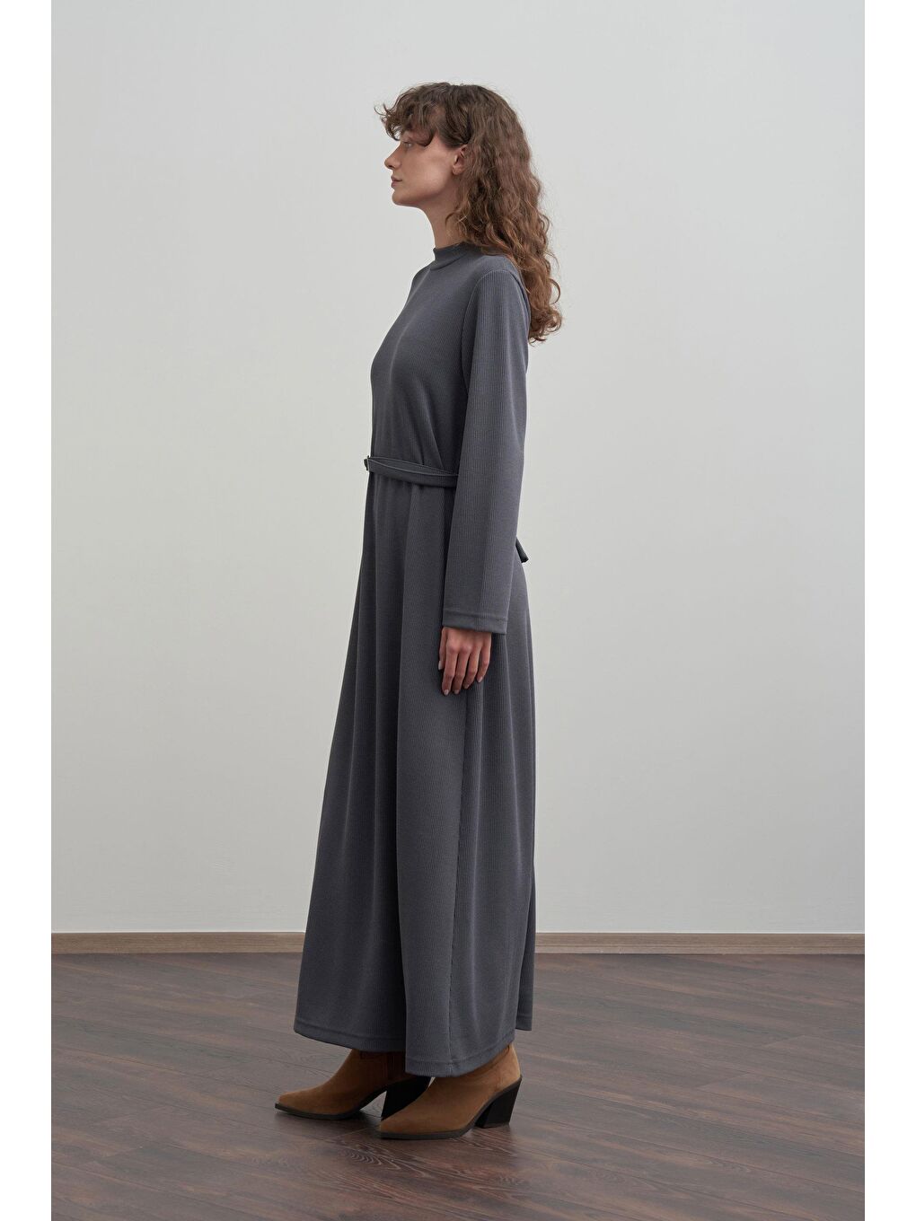 Gri-Kemer Tokalı Elbise-1