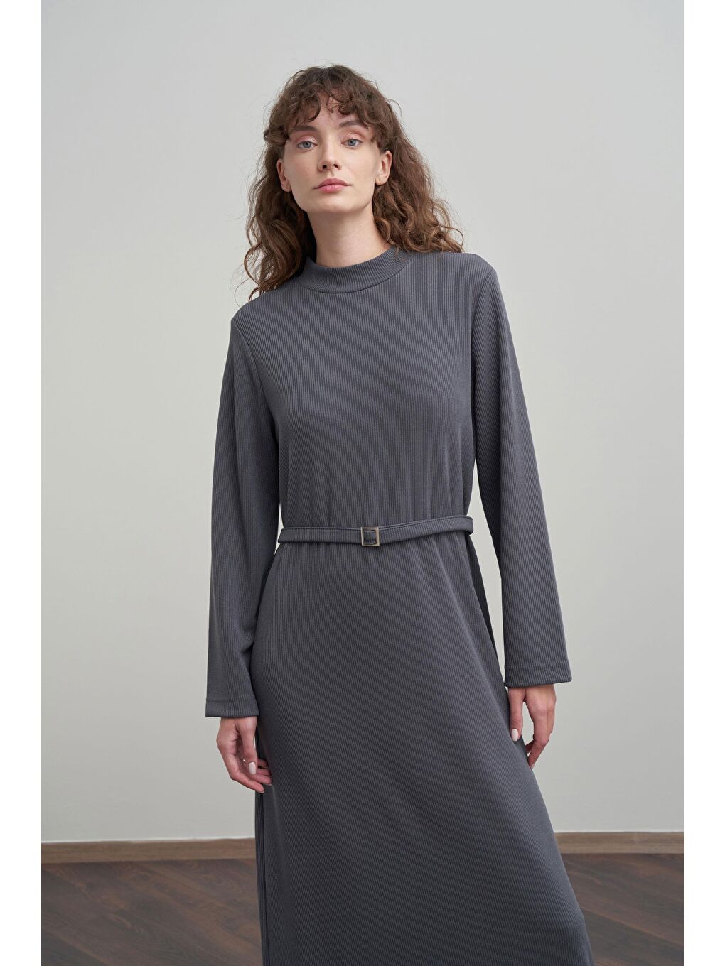 Gri-Kemer Tokalı Elbise-3